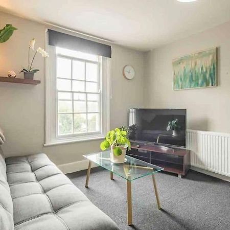 Cambridge 3 Bedroom Flat With Private Parking Extérieur photo