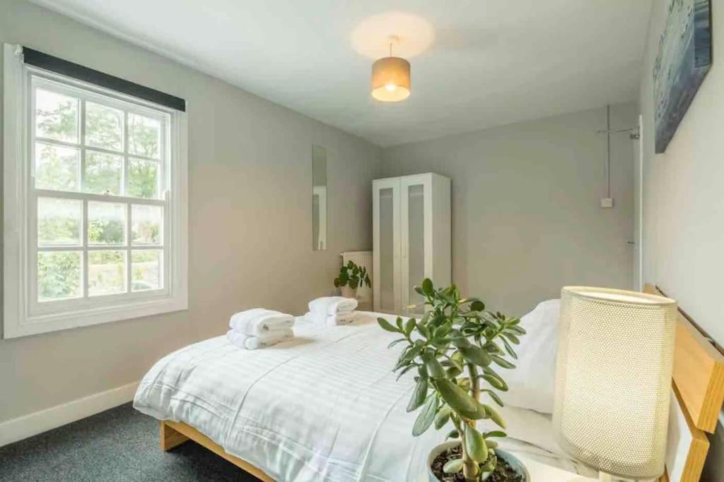 Cambridge 3 Bedroom Flat With Private Parking Extérieur photo