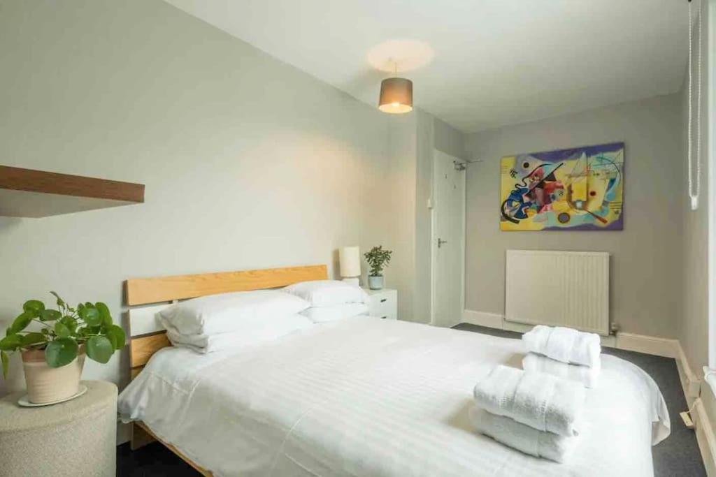Cambridge 3 Bedroom Flat With Private Parking Extérieur photo