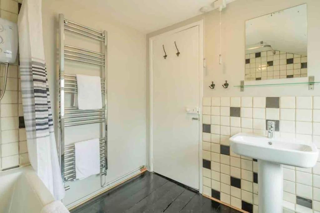 Cambridge 3 Bedroom Flat With Private Parking Extérieur photo