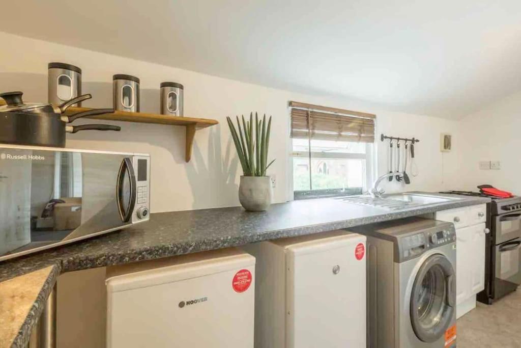 Cambridge 3 Bedroom Flat With Private Parking Extérieur photo