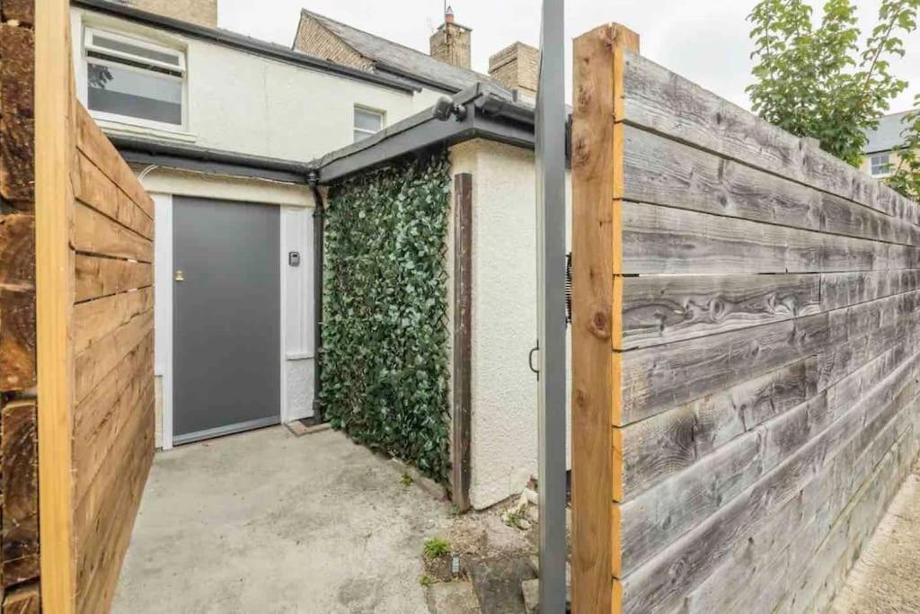 Cambridge 3 Bedroom Flat With Private Parking Extérieur photo